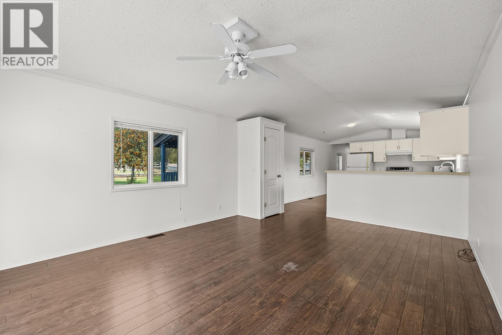 5090 MacKinnon Road, Peachland