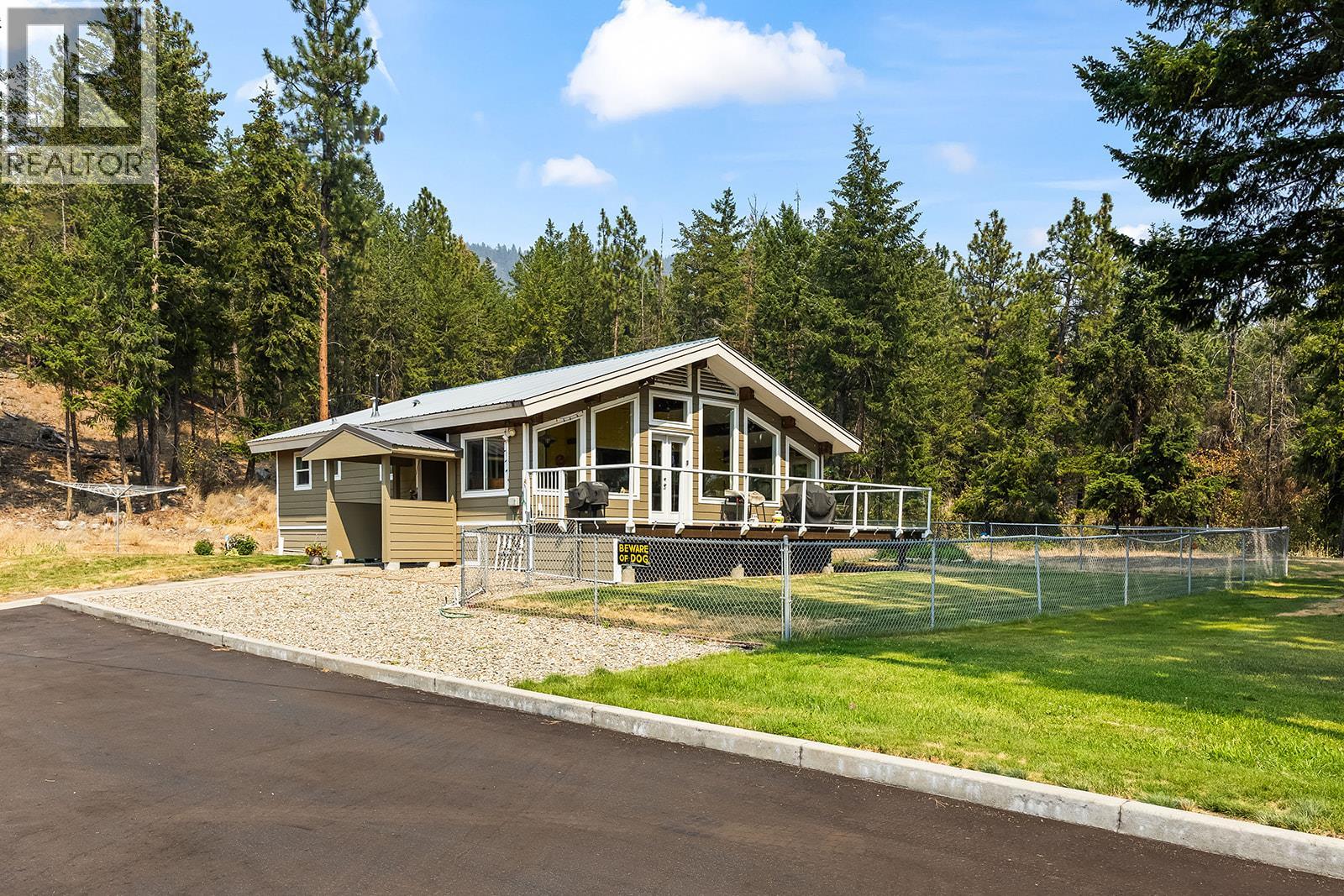 5090 MacKinnon Road, Peachland