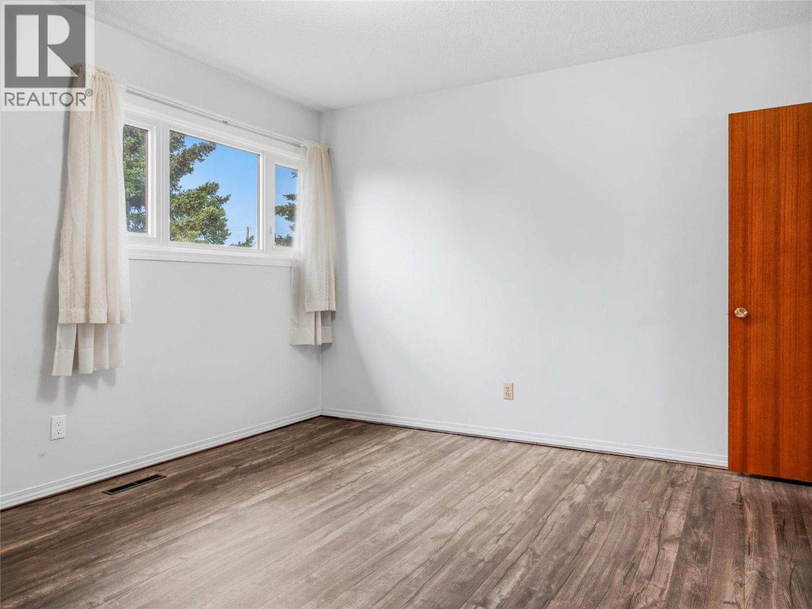 1513 108 Avenue - 9