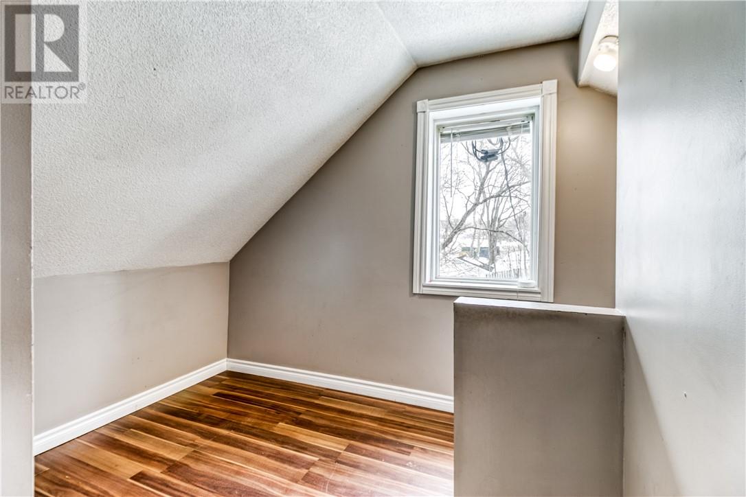 554 Regent Street - 21