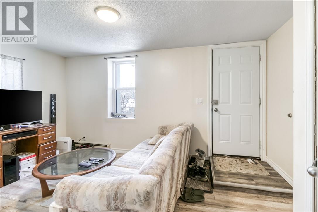 554 Regent Street - 36