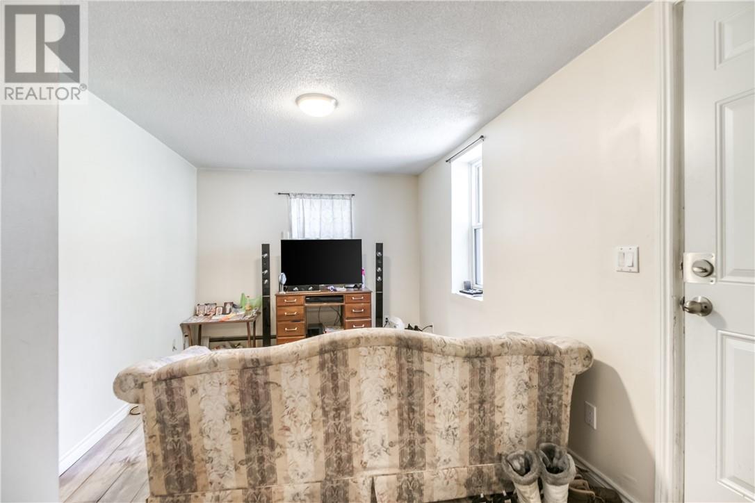 554 Regent Street - 37