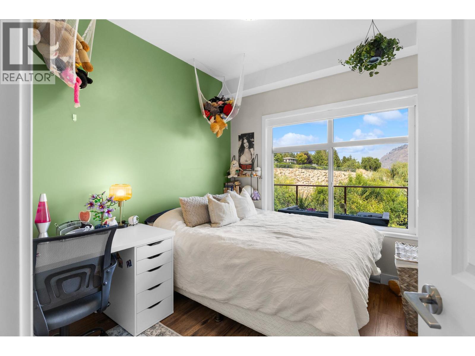 #406 3211 Skyview Lane - 28