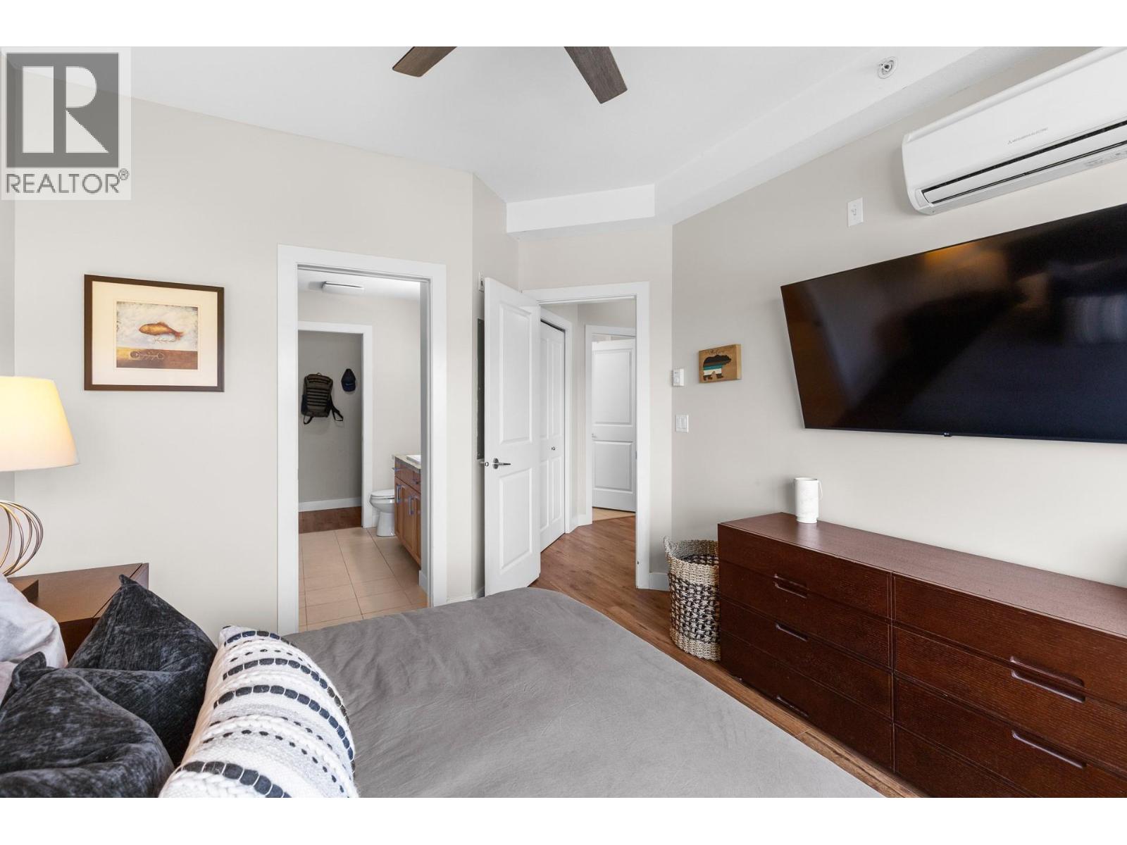 #406 3211 Skyview Lane - 33