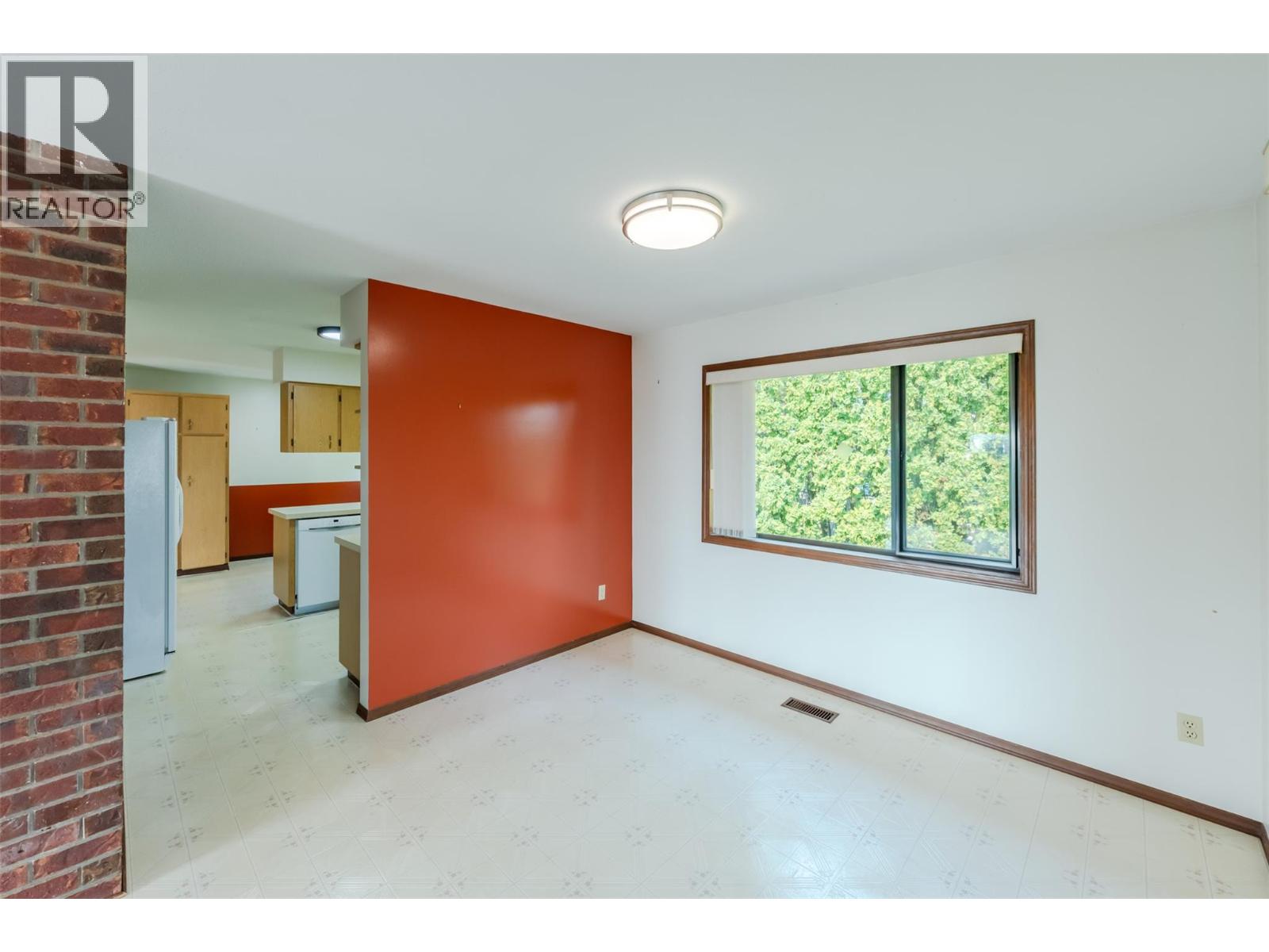 14 Bartlett Place - Image 10