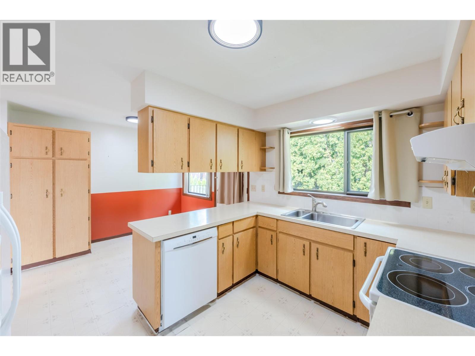 14 Bartlett Place - Image 13