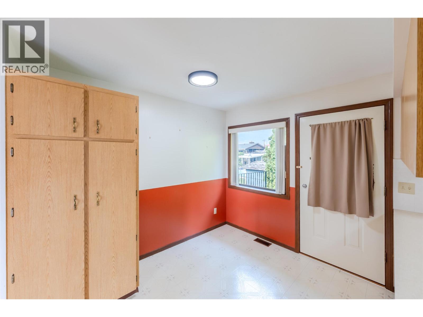 14 Bartlett Place - Image 16