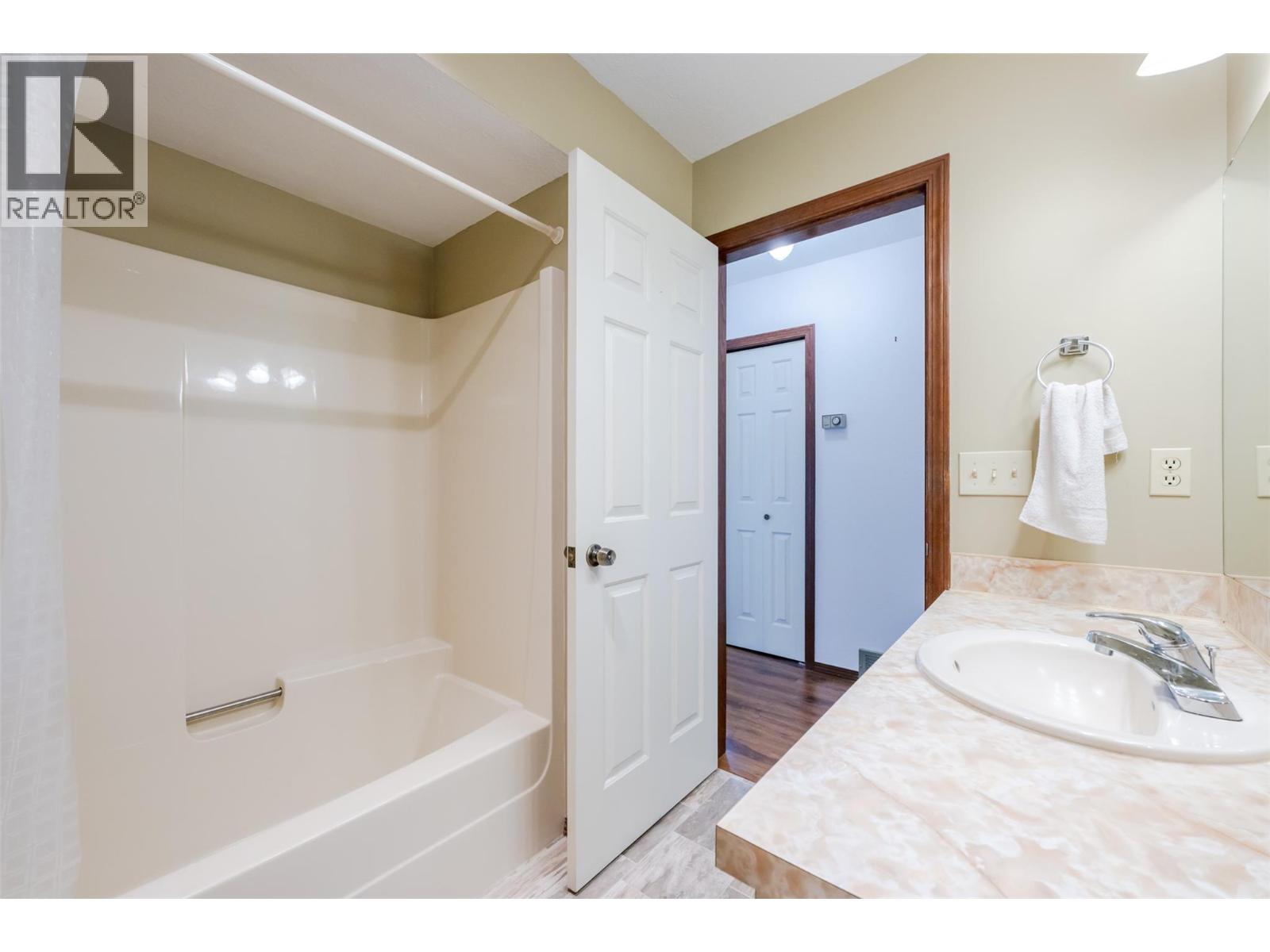14 Bartlett Place - 20