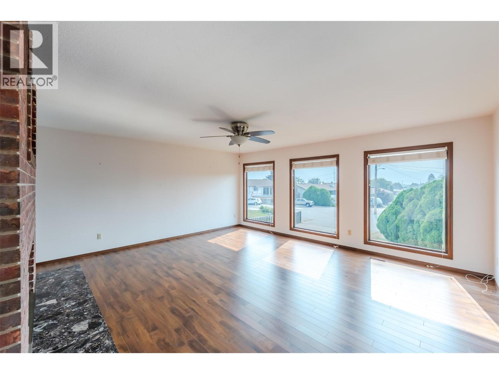 14 Bartlett Place - 3