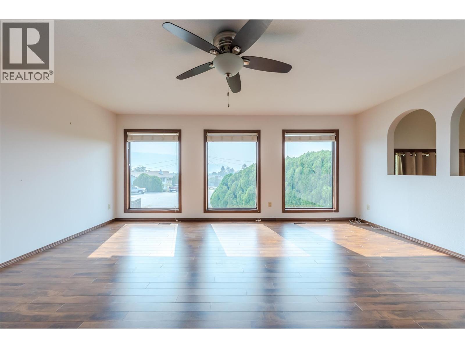 14 Bartlett Place - Image 4