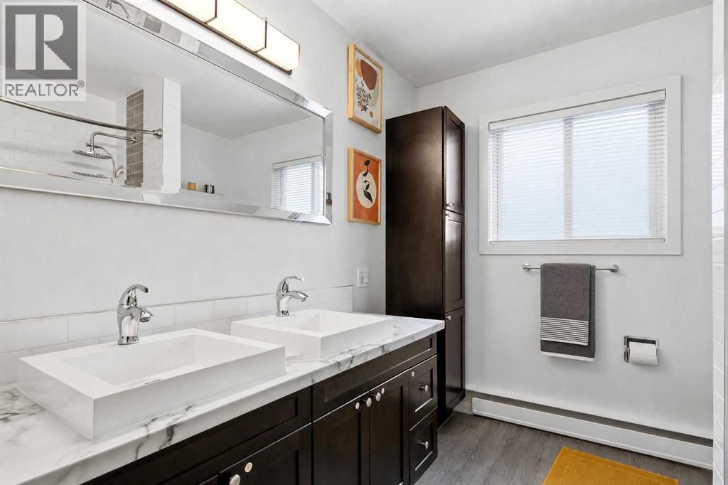 8628 7 Street SW - 23