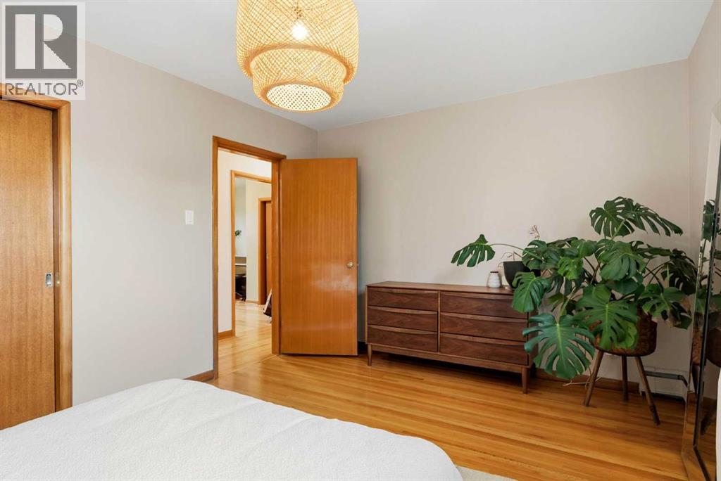 8628 7 Street SW - 26
