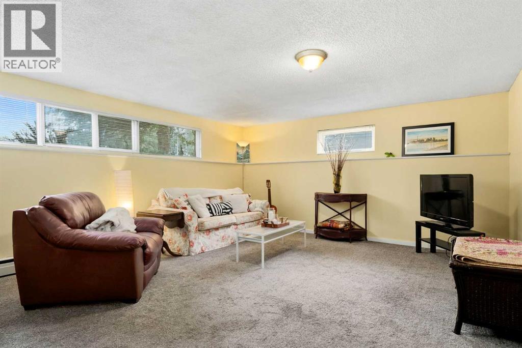 8628 7 Street SW - 29