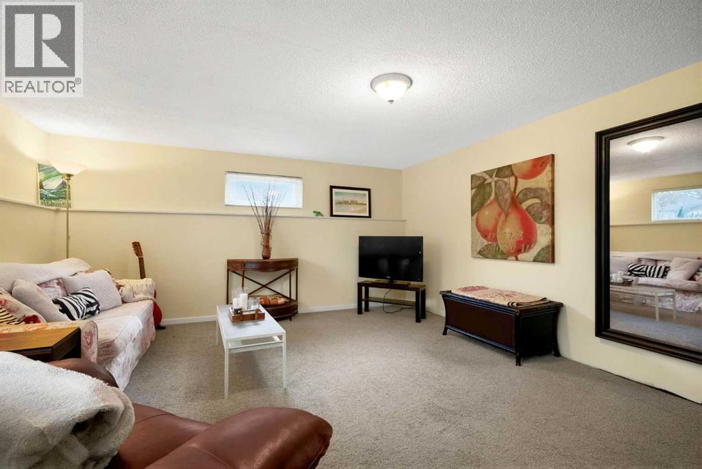8628 7 Street SW - 30
