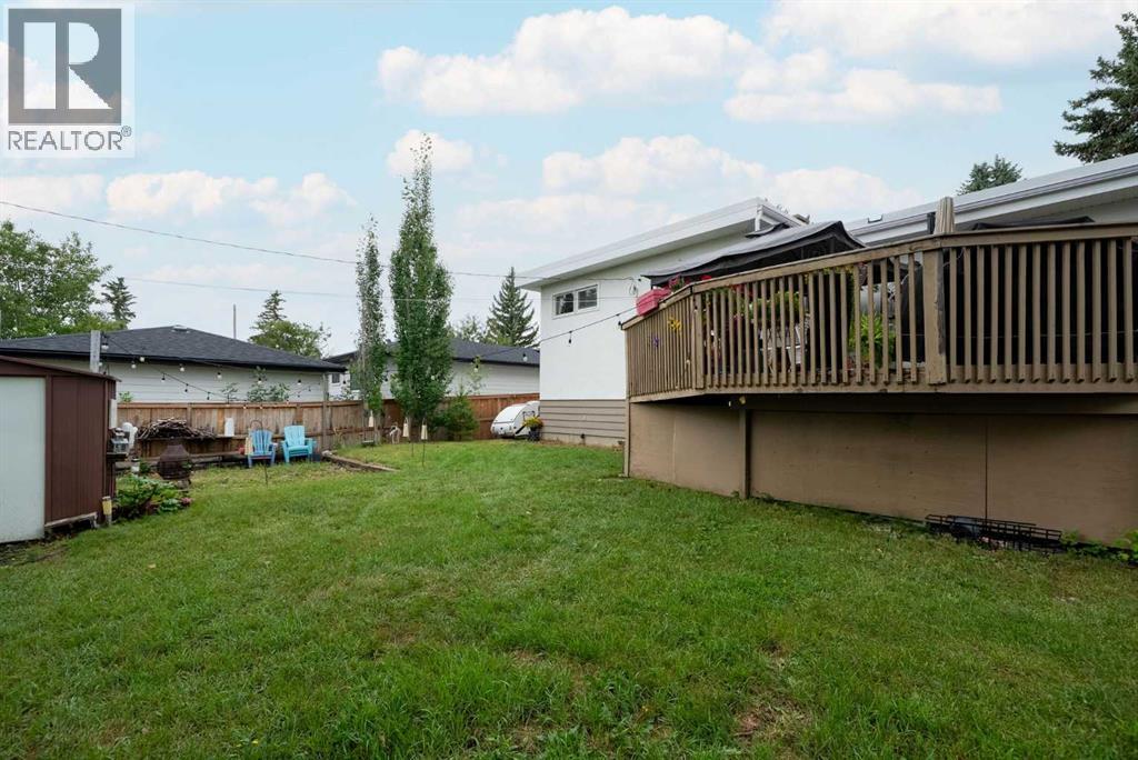 8628 7 Street SW - 35