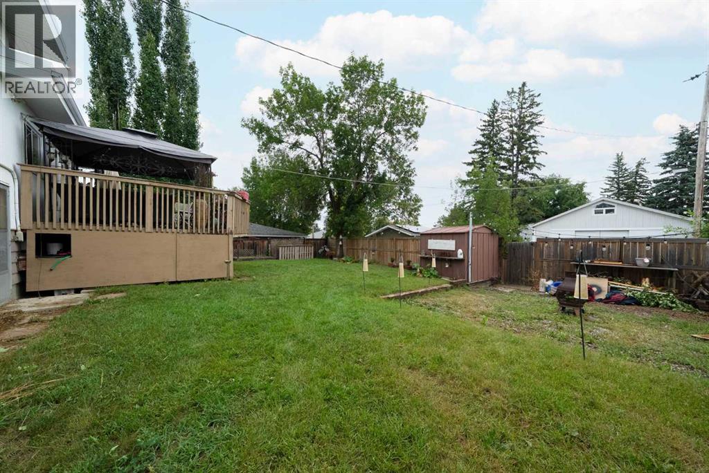 8628 7 Street SW - 38