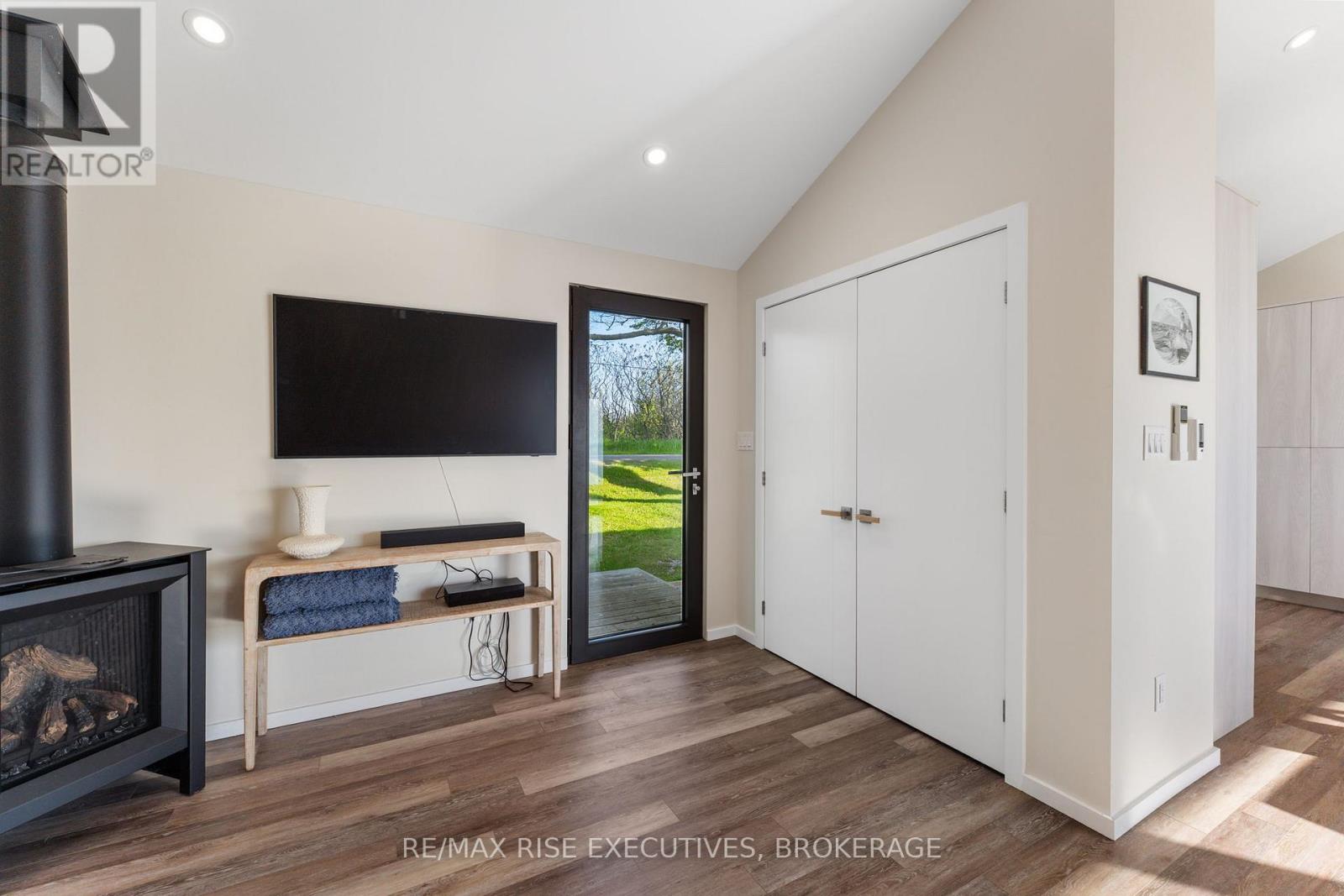 682 SALMON POINT ROAD - Image 14