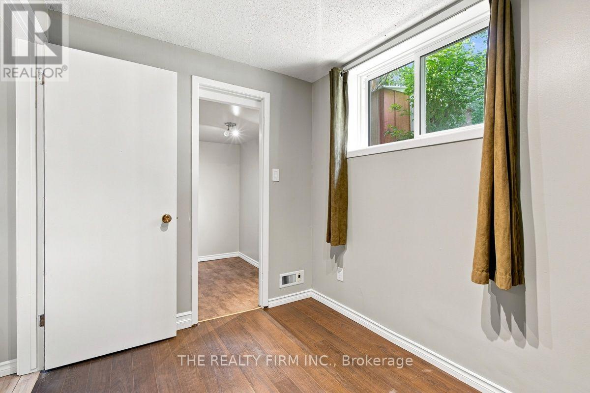 258 OLYMPIC CRESCENT - Image 29