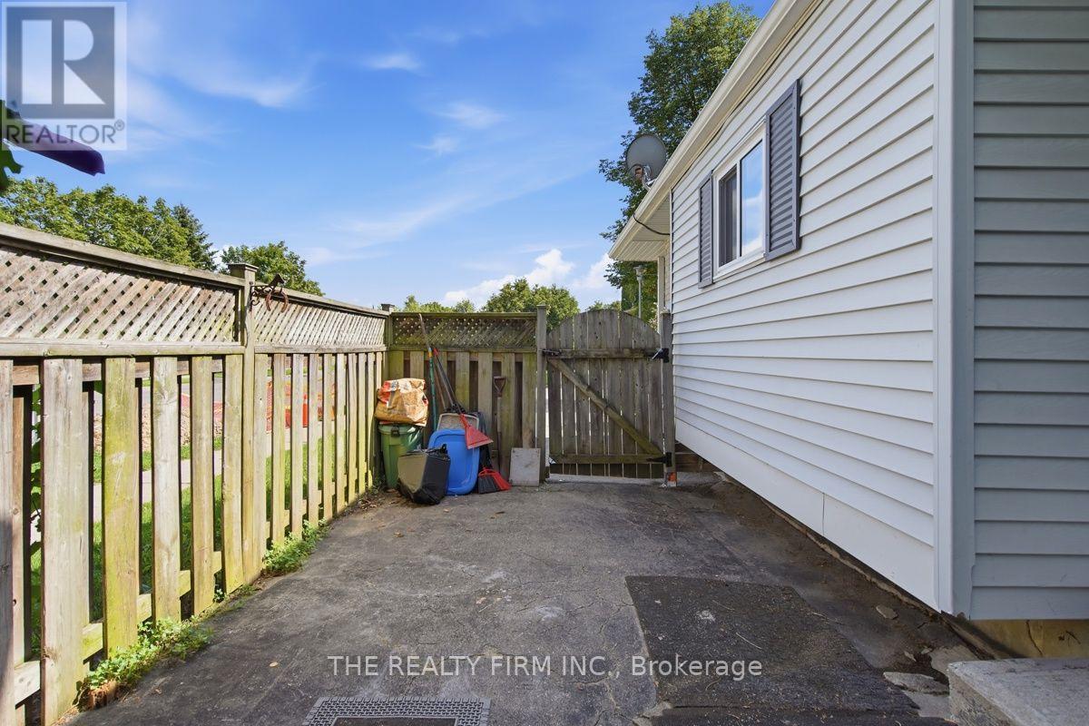 258 OLYMPIC CRESCENT - Image 31
