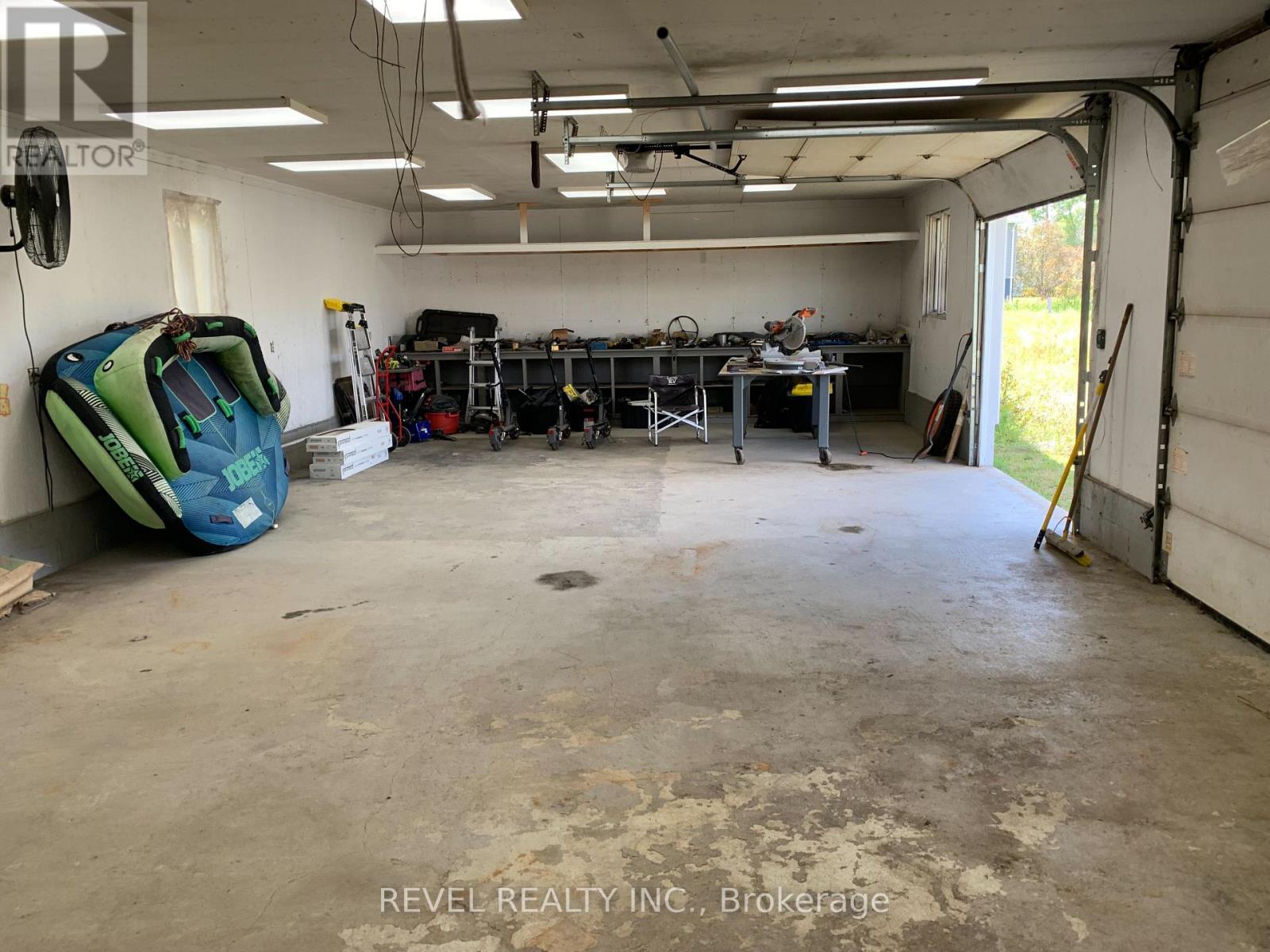 1040 MAHONEY ROAD - Image 38