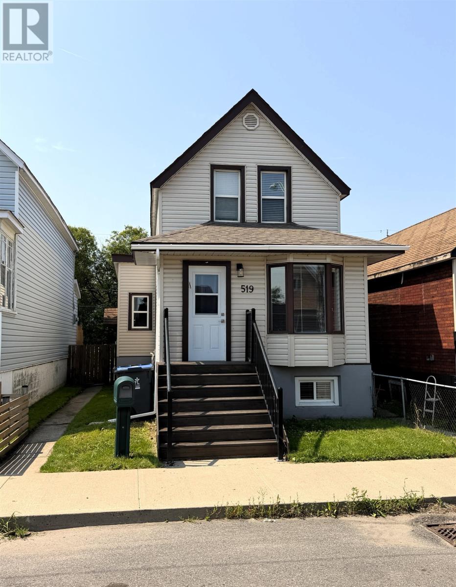 519 McTavish ST