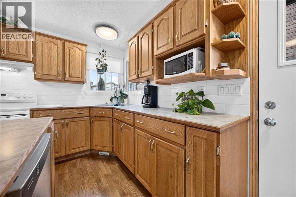 80 Templevale Way NE - 12