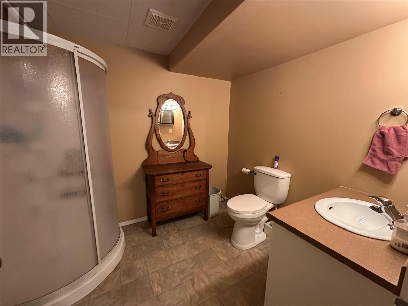7186 Wright Way, Trail