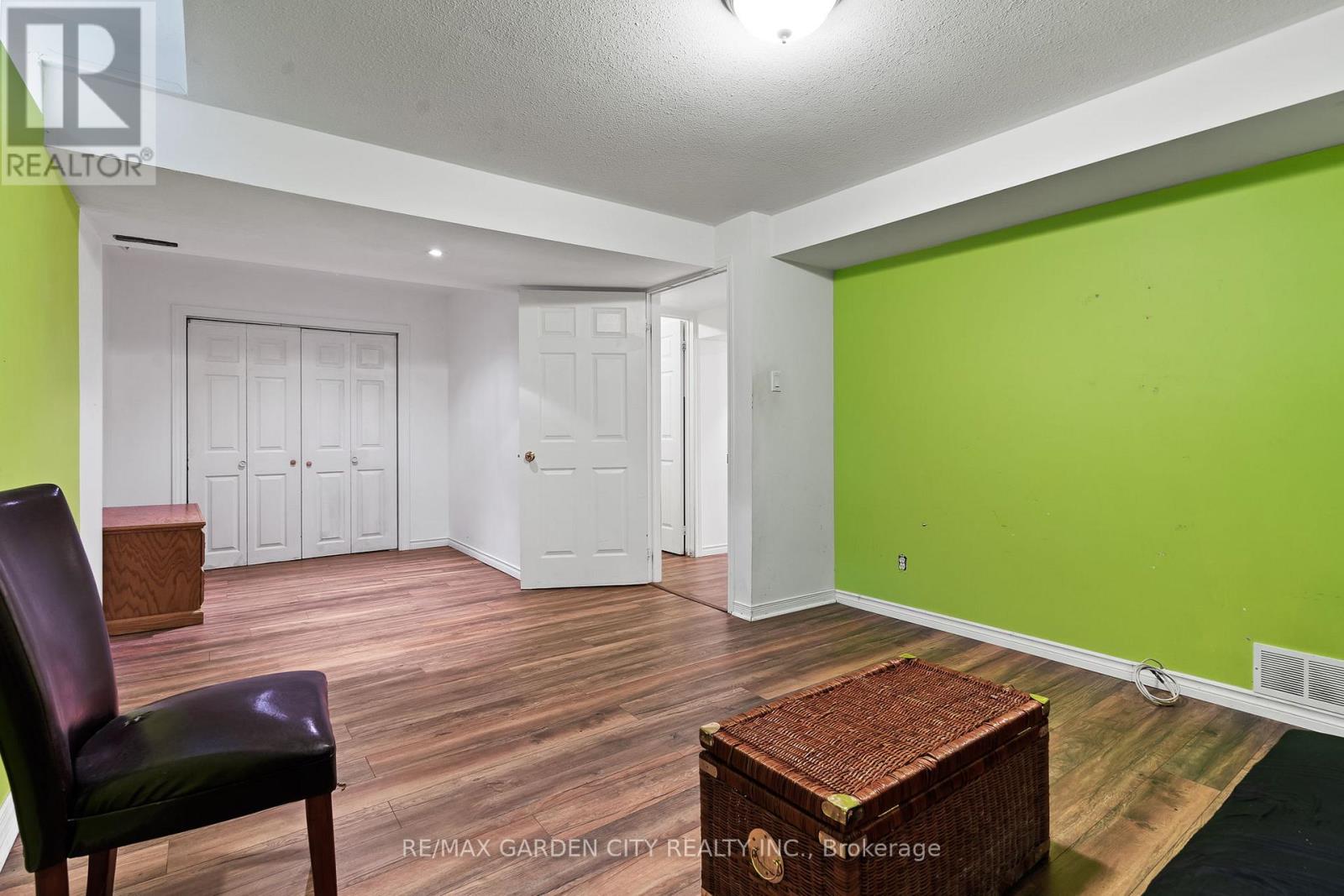 401 WRIGHT CRESCENT - 19