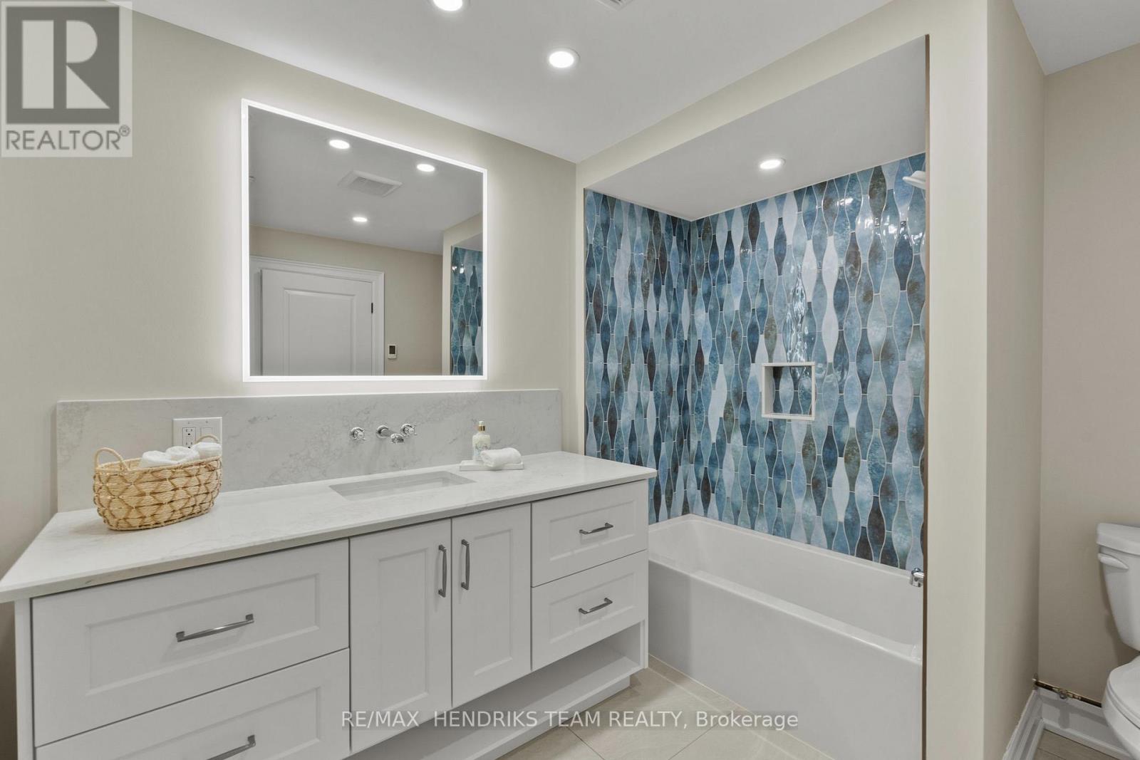 5B WILHOLME DRIVE - 35