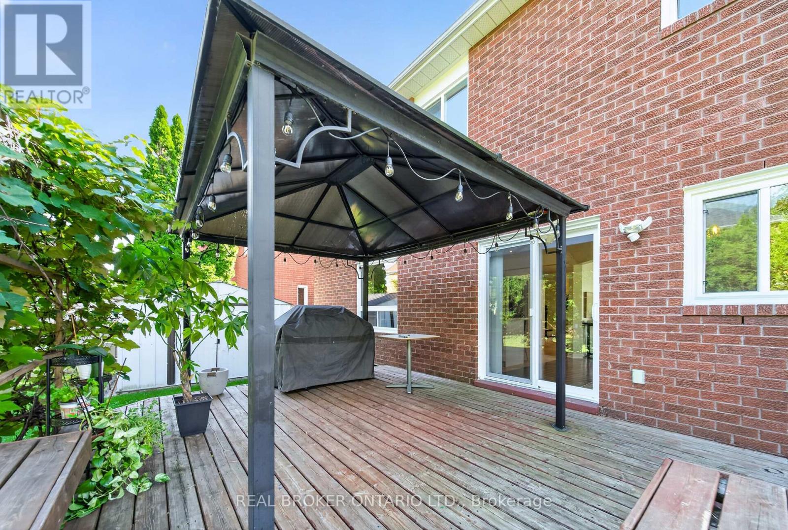 63 ERIC CLARKE DRIVE - Image 32