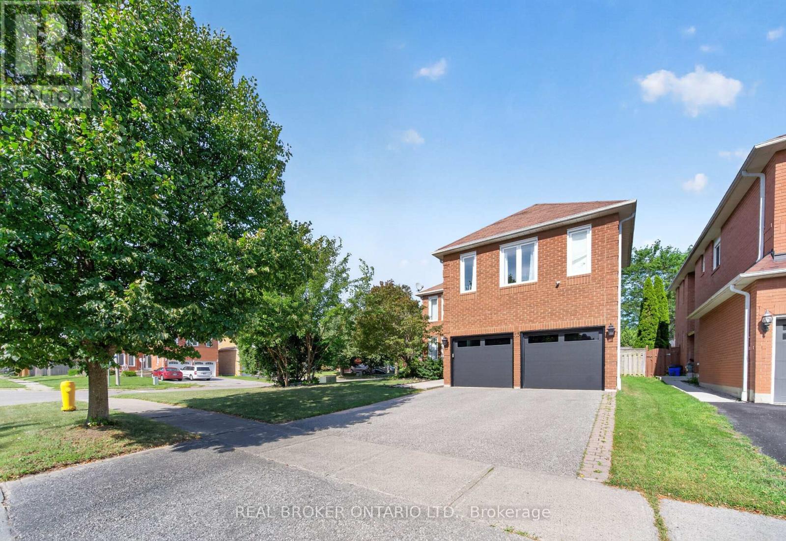 63 ERIC CLARKE DRIVE - 38