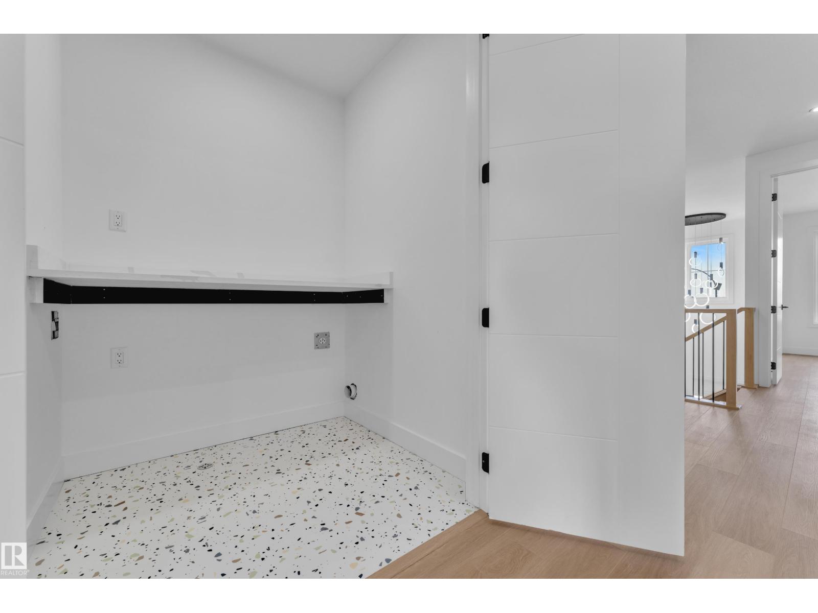 512 Robinson BV - Image 25