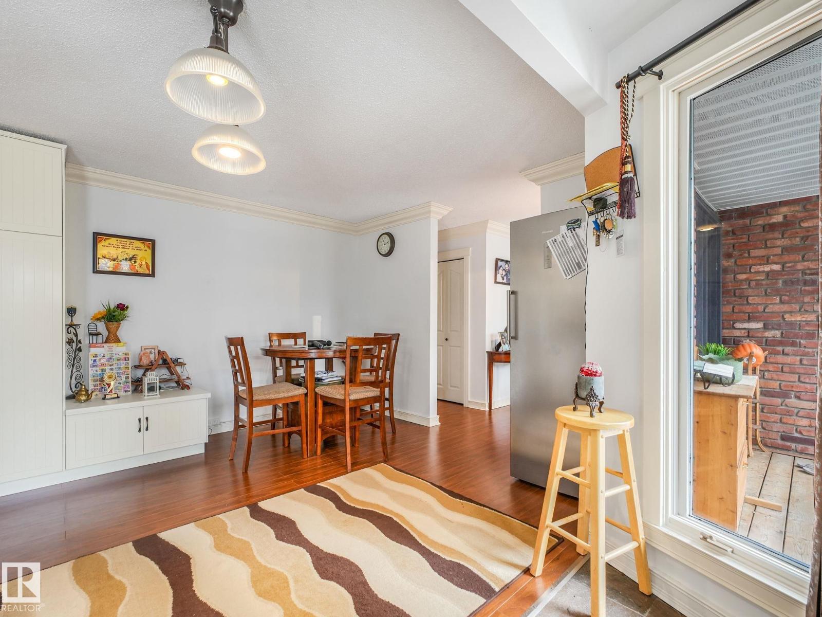 10912 5 AV SW - 15