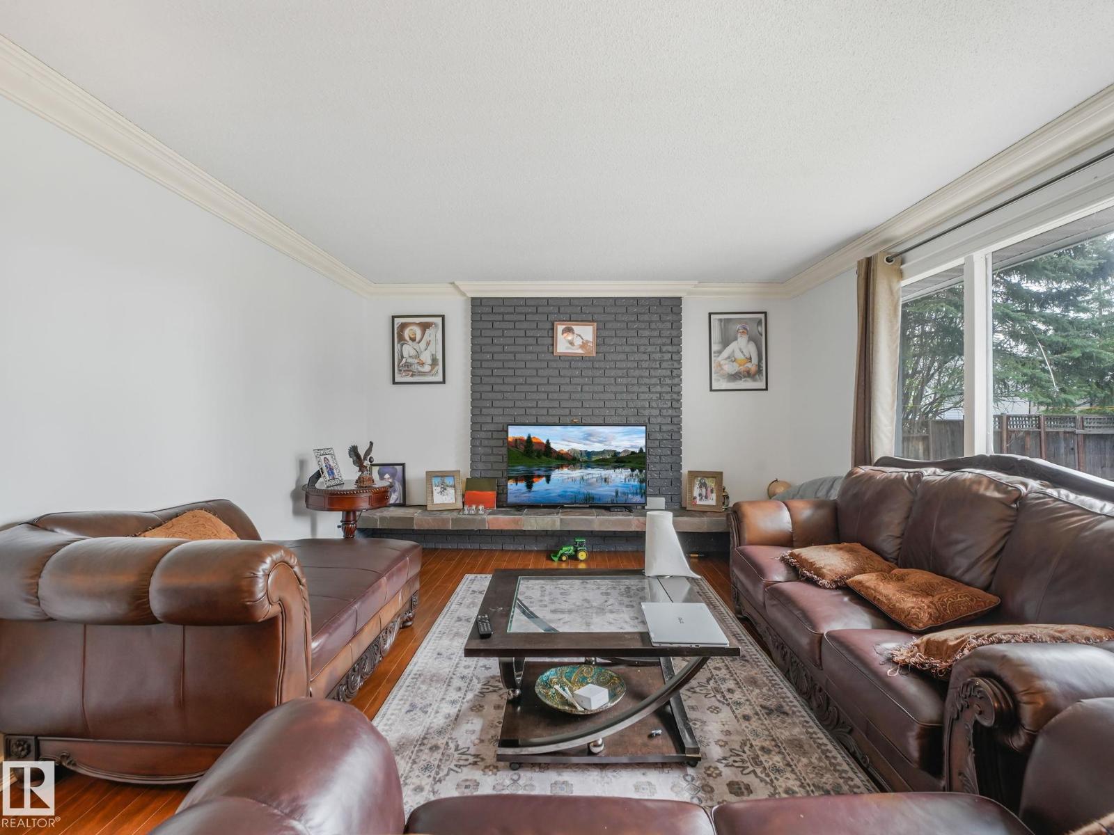 10912 5 AV SW - Image 18