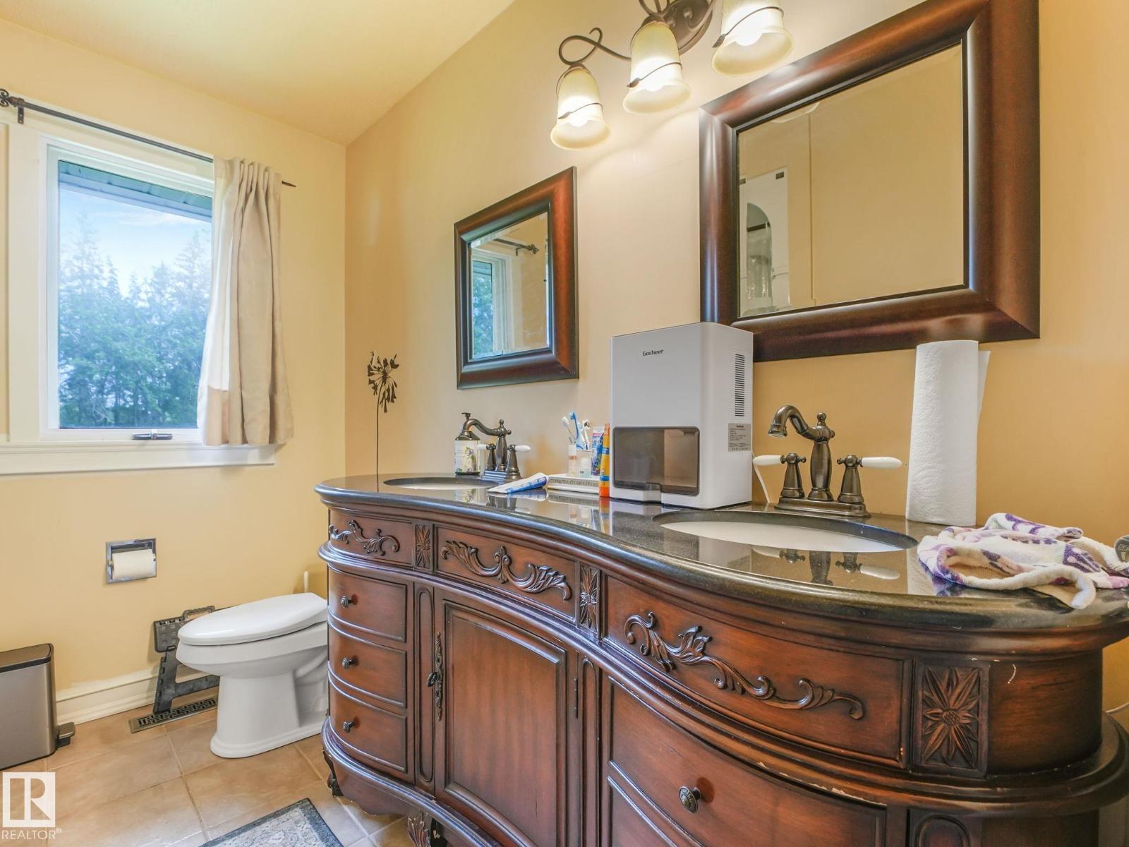 10912 5 AV SW - Image 31