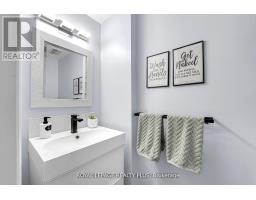 Living room - 20 - 1755 Rathburn Road E, Mississauga, ON L4E2M8 Photo 6