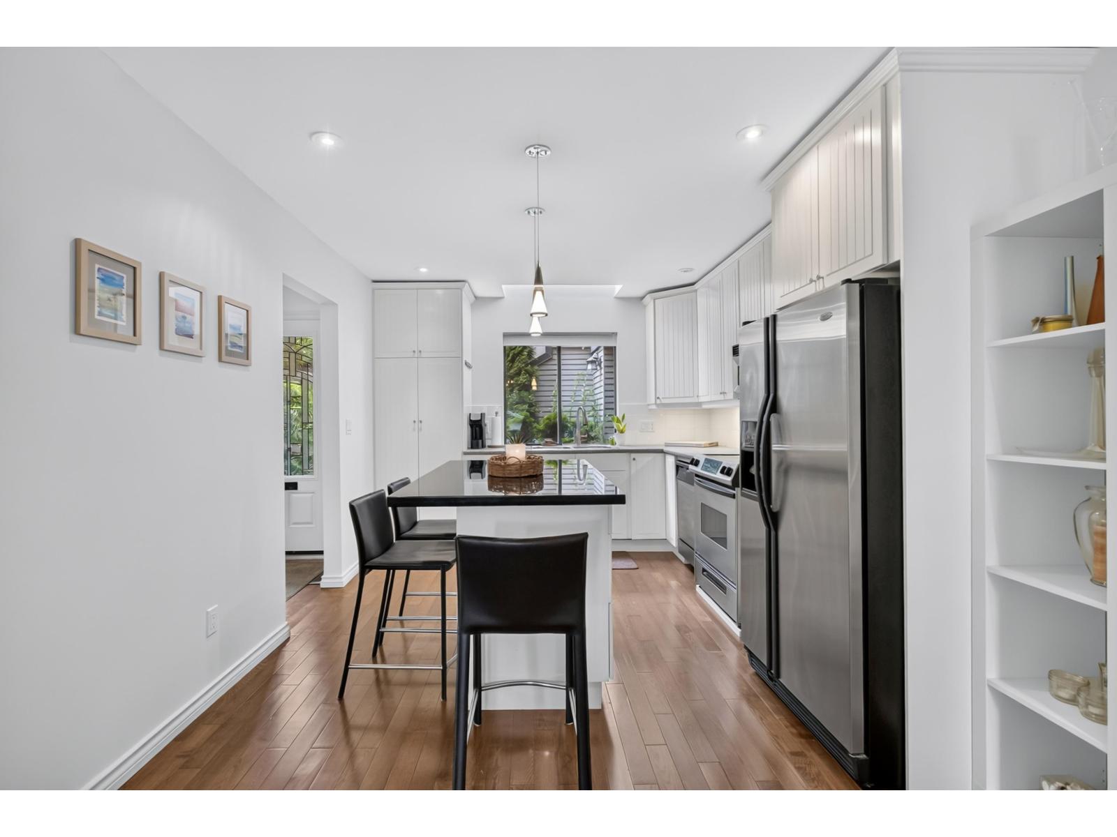 102 12741 16 AVENUE, White Rock