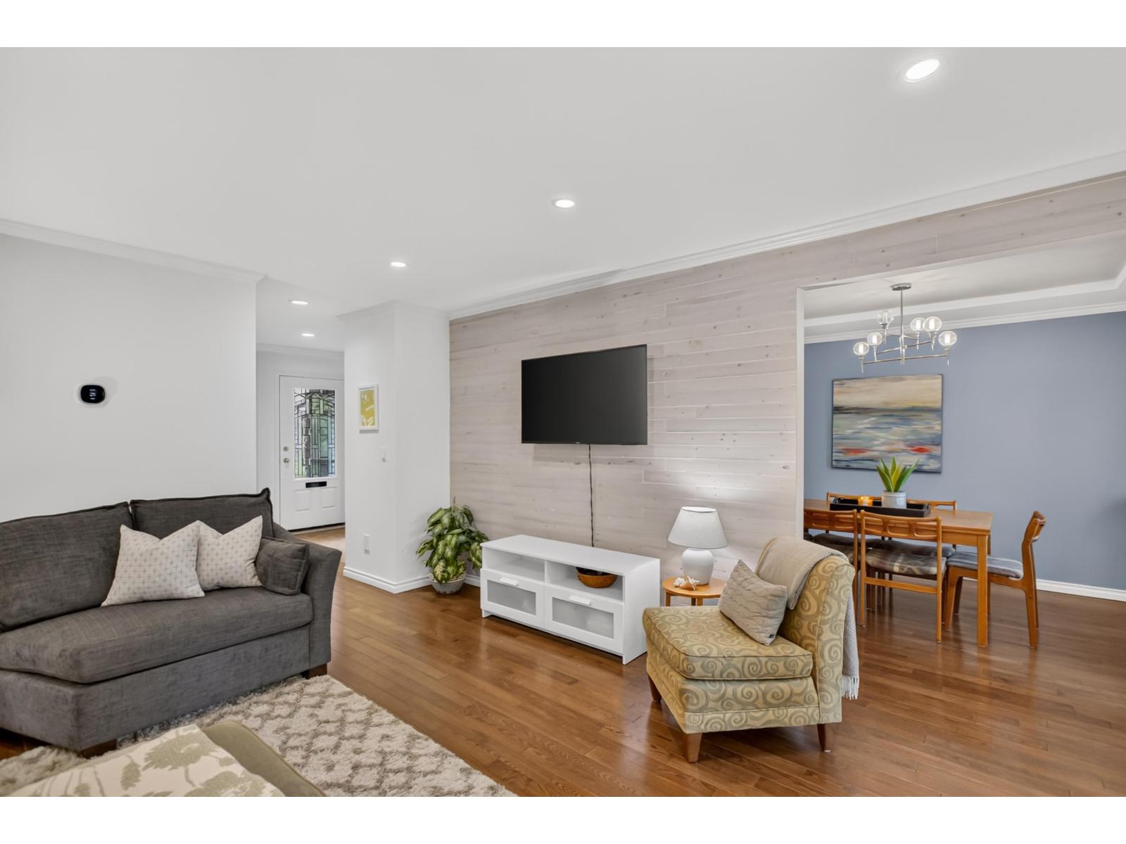 102 12741 16 AVENUE, White Rock