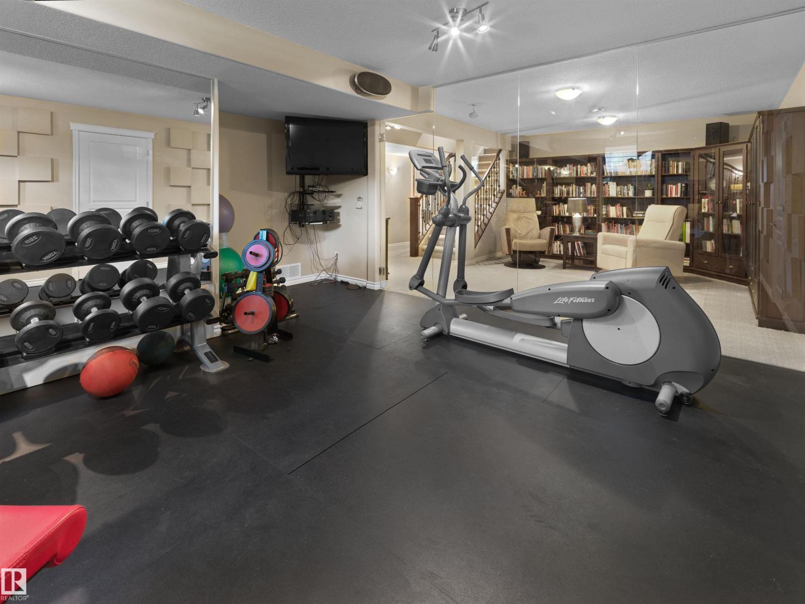 202 SASKATCHEWAN DR S NW - Image 33