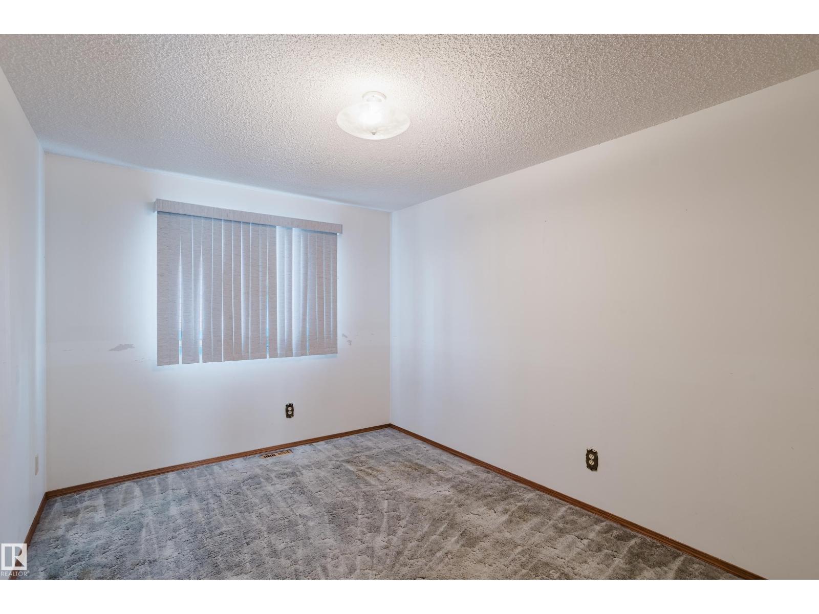 7 HILLTOP CR - Image 33