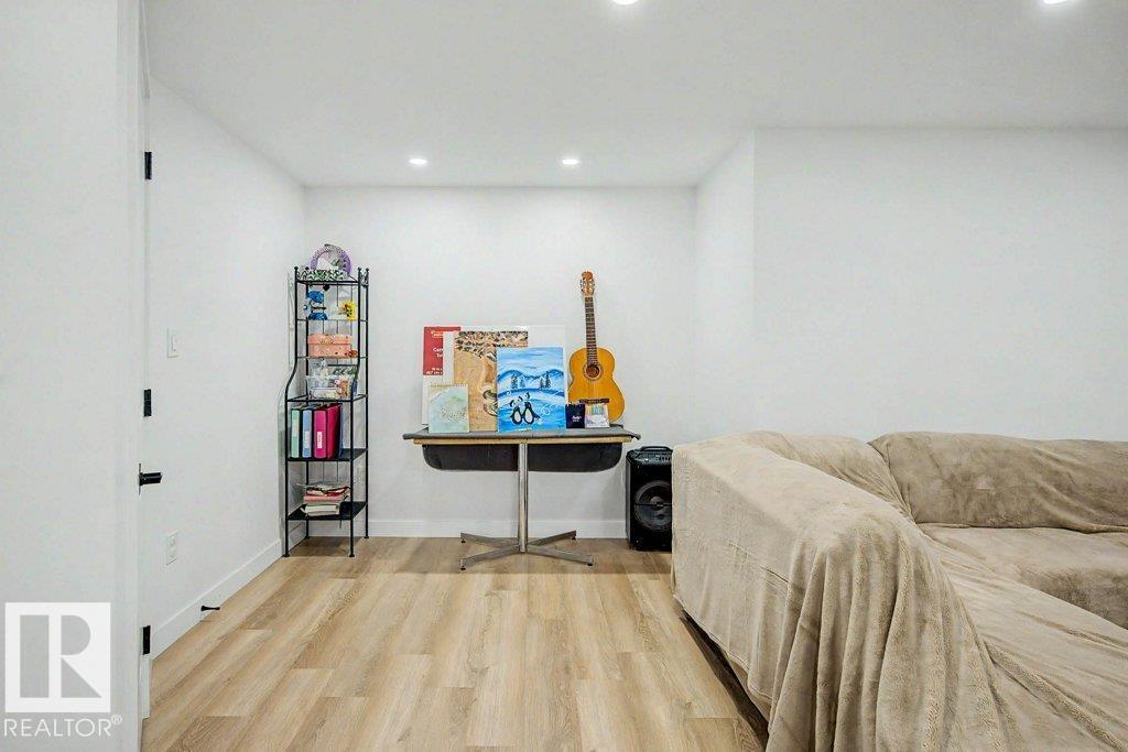 66 FENWYCK BV - Image 34