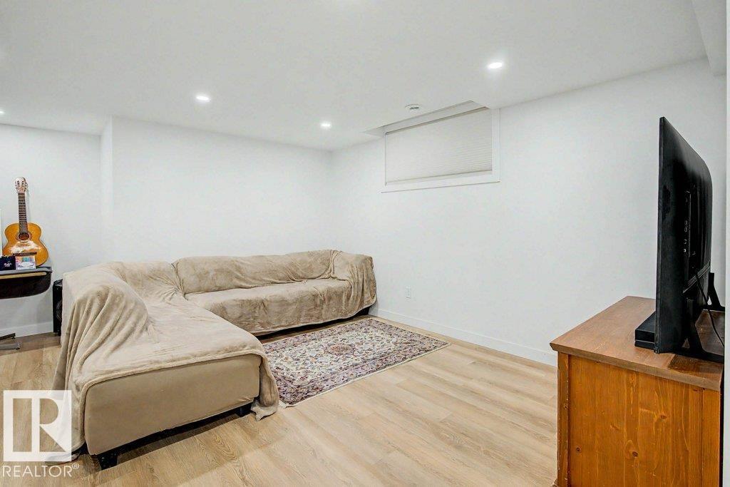 66 FENWYCK BV - Image 33