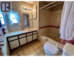 155 Meikle Avenue, Tumbler Ridge, BC V0C2W0 Photo 8