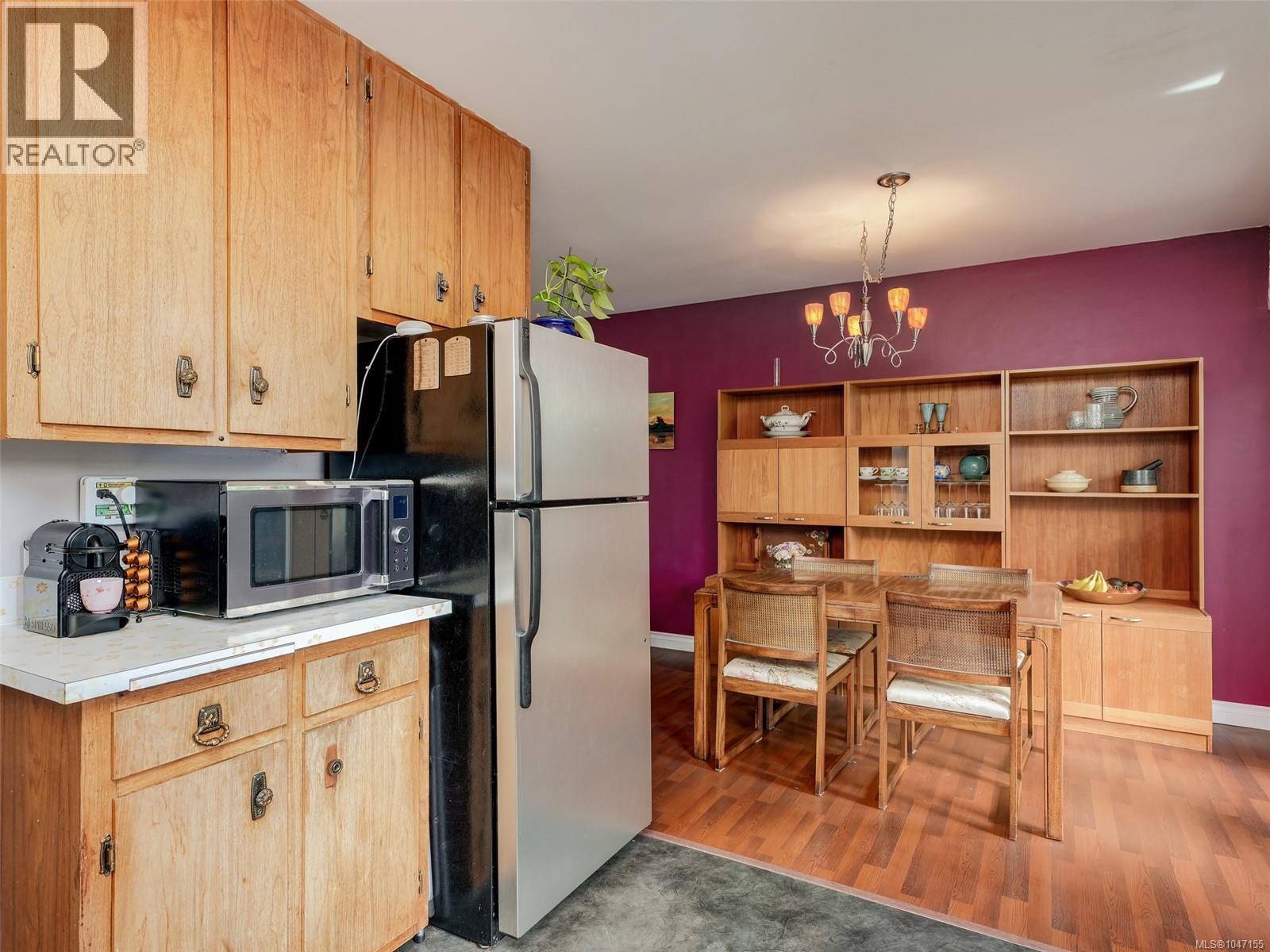 3941 Larchwood Dr - 7