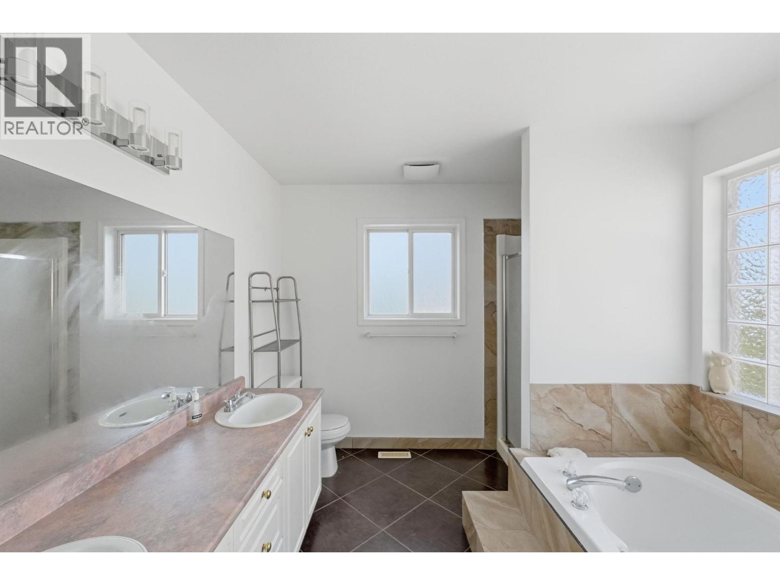 348 Phipps Crescent - 19