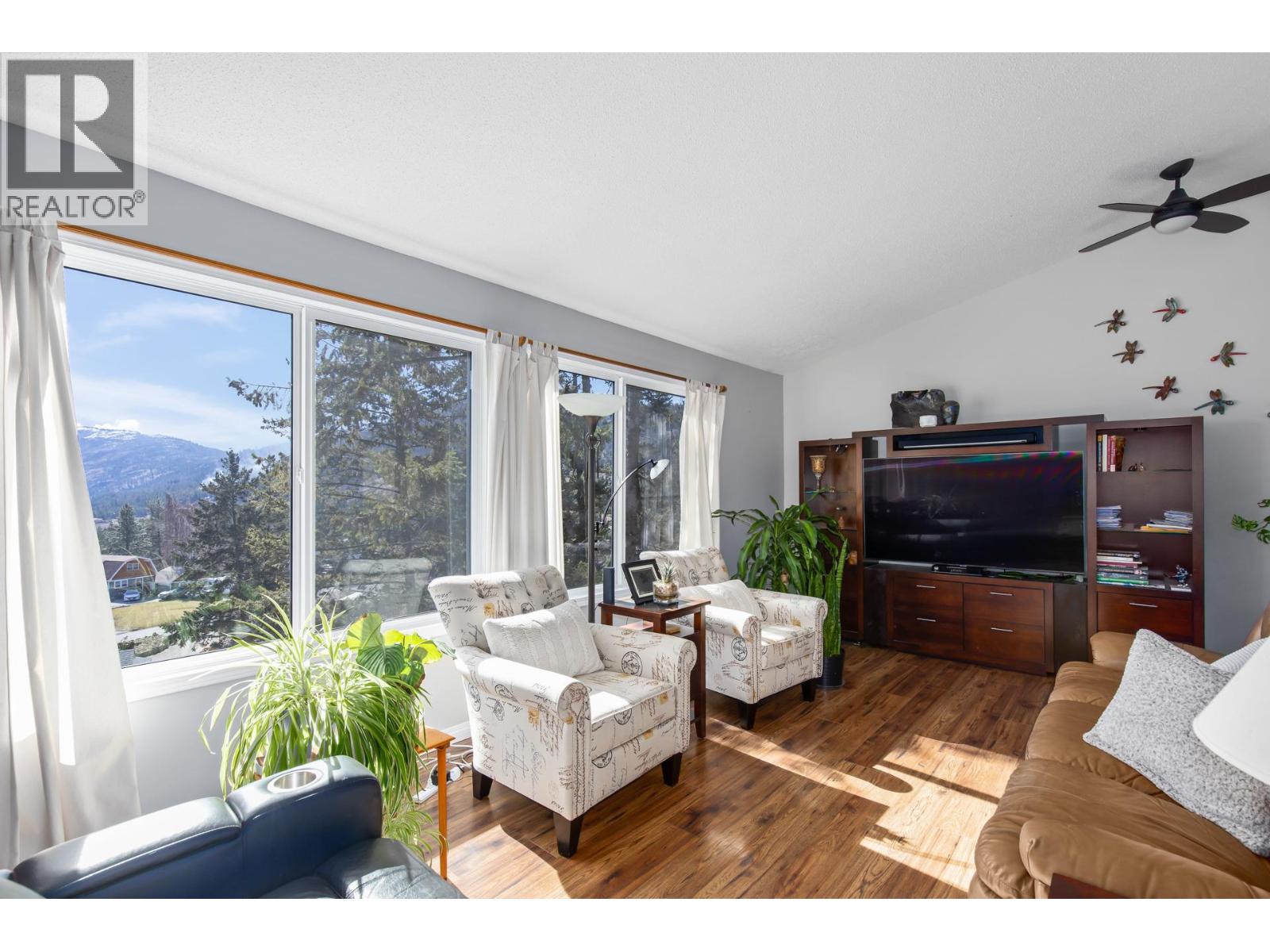 6333 Forest Hill Drive, Peachland