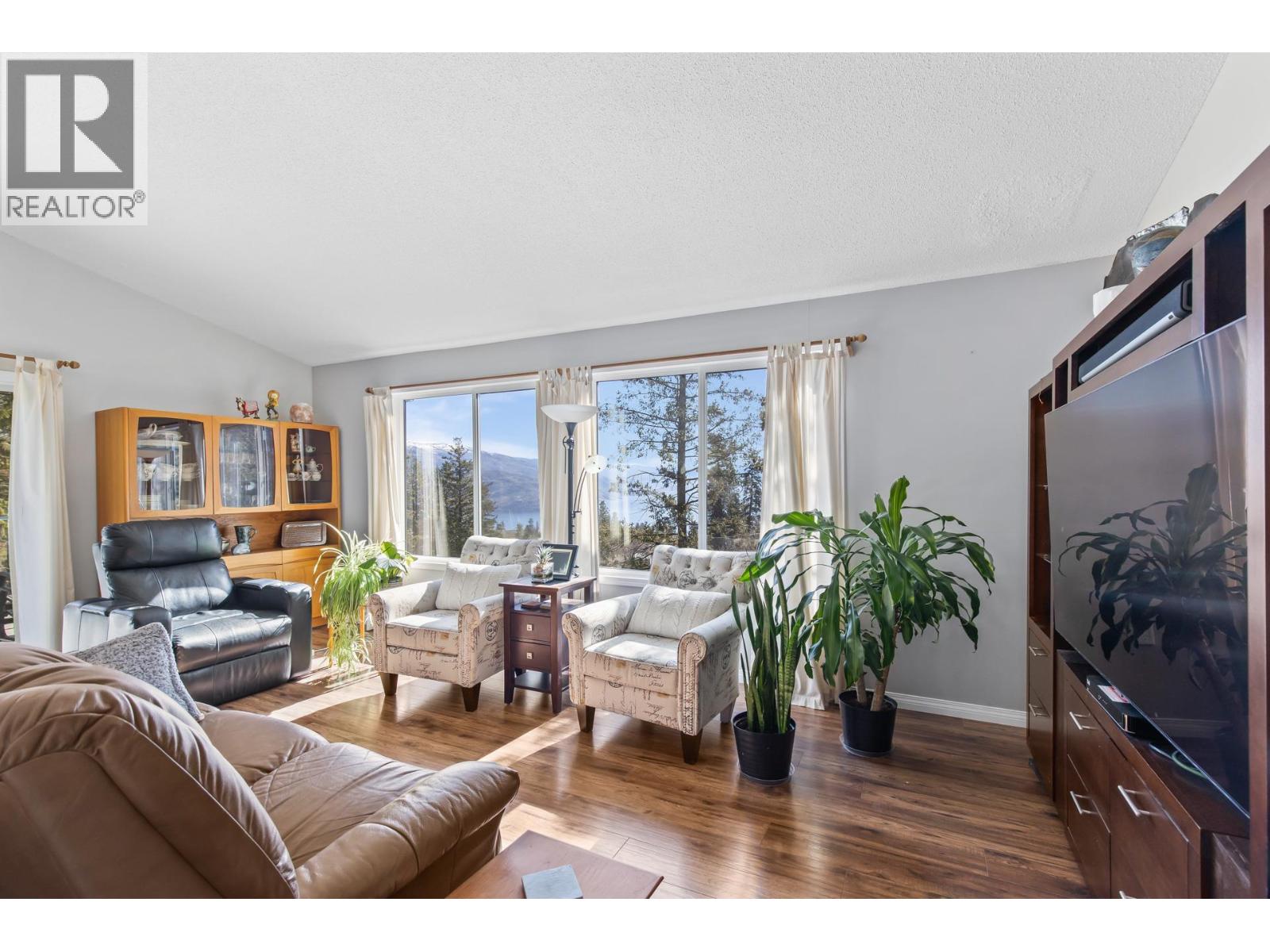 6333 Forest Hill Drive, Peachland