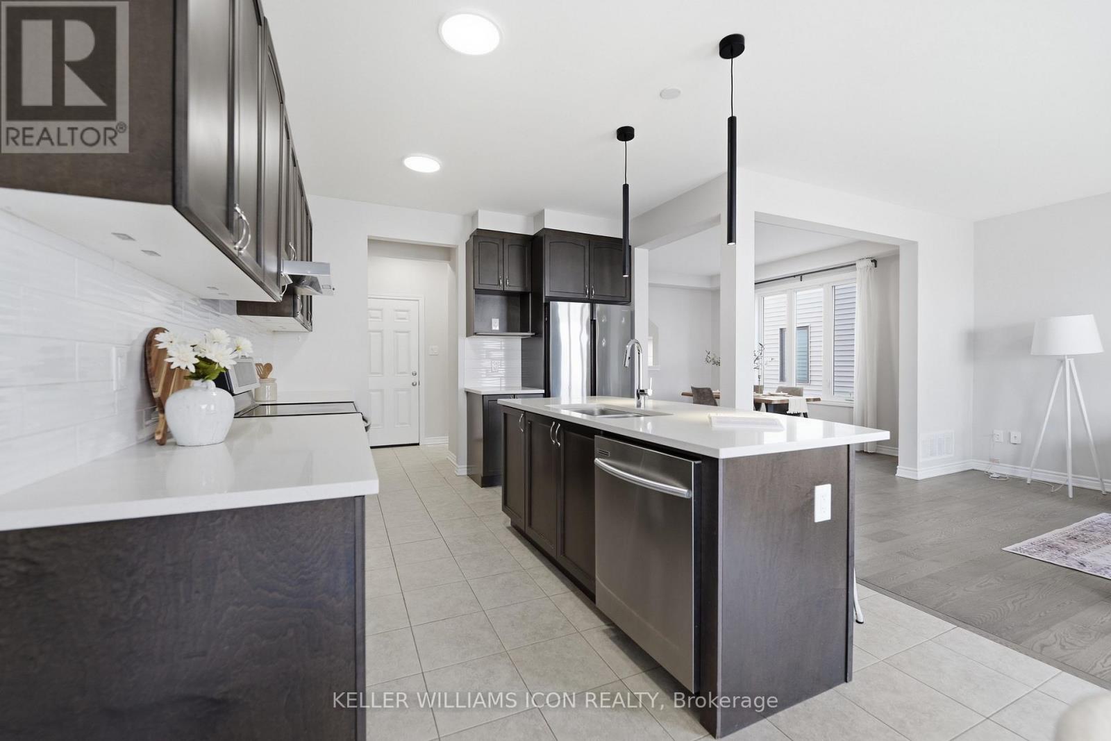 404 APHELION CRESCENT - Image 11