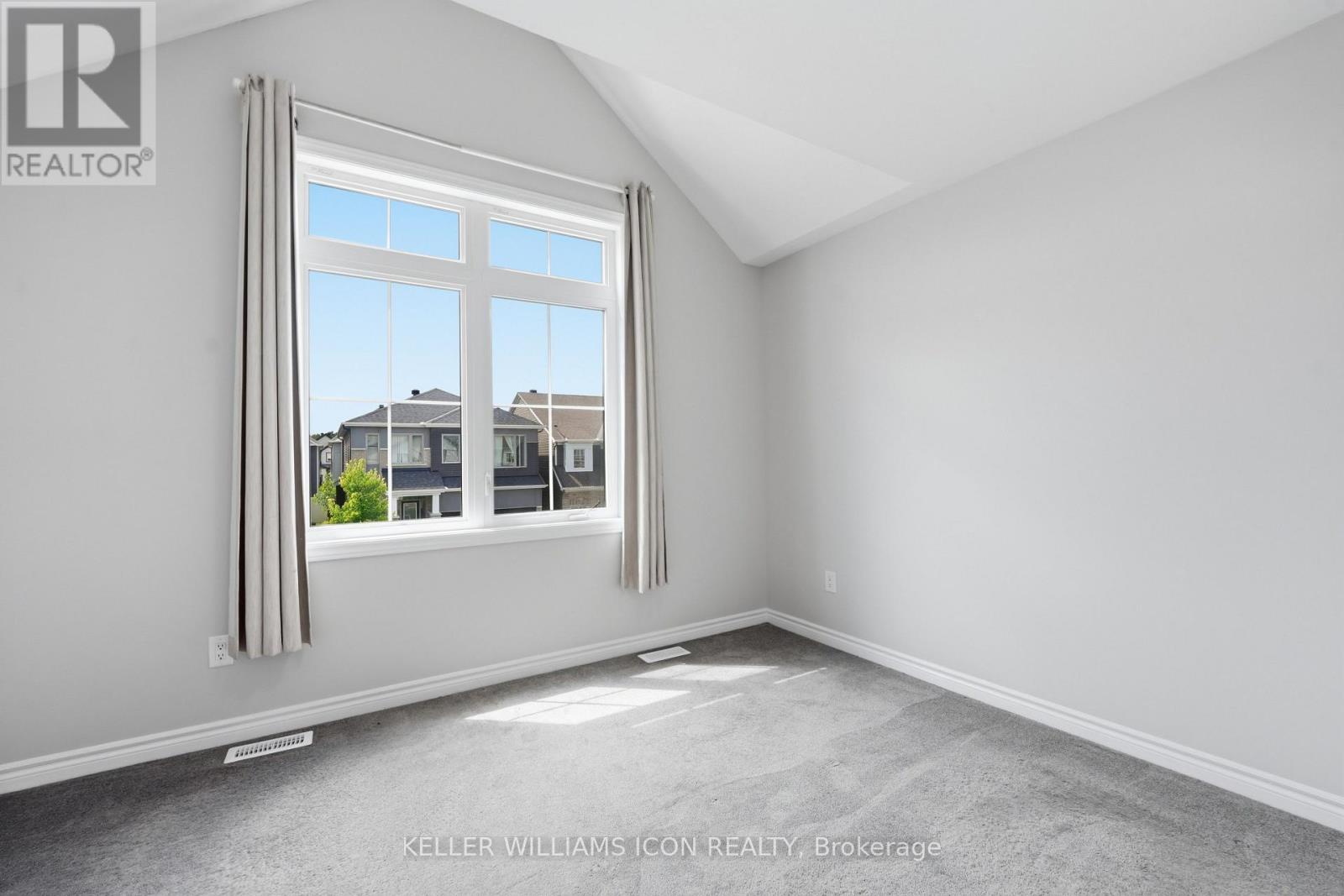404 APHELION CRESCENT - Image 30