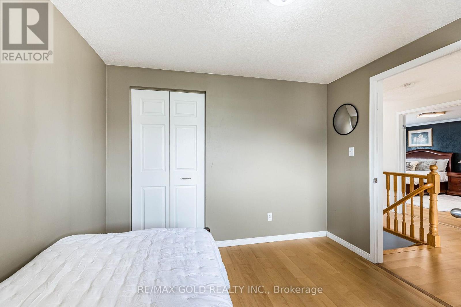 6 MOFFATT LANE - Image 32